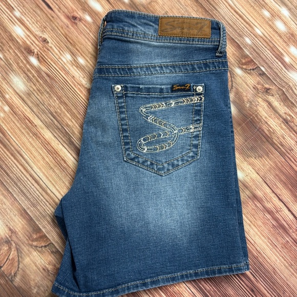 Seven7 Brand Denim Shorts - Picture 3 of 9
